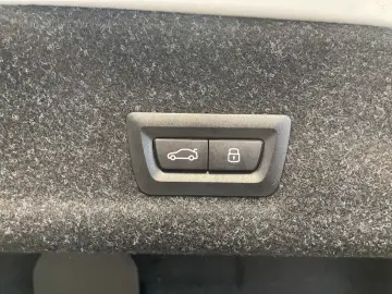 BMW 320xi Lim. M Sport ACC HiFi SHZ HUD KZU QI 360