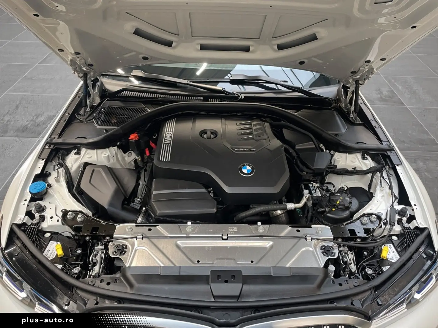 BMW 320xi Lim. M Sport ACC HiFi SHZ HUD KZU QI 360