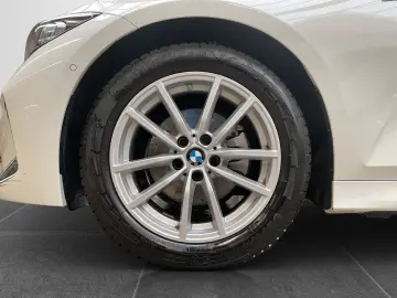 BMW 320xi Lim. M Sport ACC HiFi SHZ HUD KZU QI 360