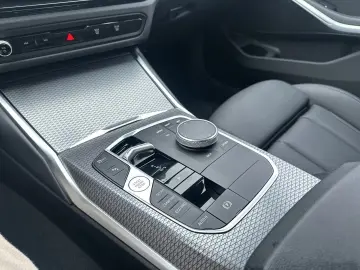 BMW 320d xDrive Limousine HEAD-UP RFK XDRIVE LED SHZ