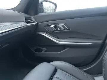 BMW 320d xDrive Limousine HEAD-UP RFK XDRIVE LED SHZ