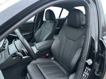 BMW 320d xDrive Limousine HEAD-UP RFK XDRIVE LED SHZ