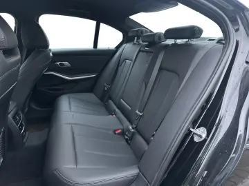 BMW 320d xDrive Limousine HEAD-UP RFK XDRIVE LED SHZ