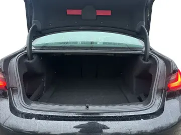 BMW 320d xDrive Limousine HEAD-UP RFK XDRIVE LED SHZ