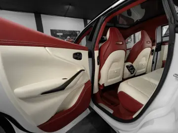 ASTON MARTIN DBX 4.0 V8 #Exclusive Farbkombi #deutsches Fzg.