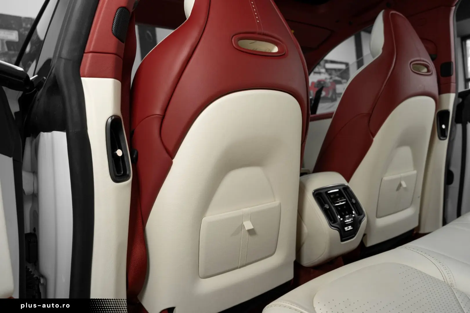 ASTON MARTIN DBX 4.0 V8 #Exclusive Farbkombi #deutsches Fzg.