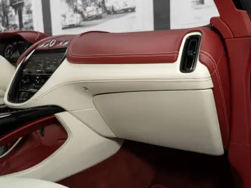 ASTON MARTIN DBX 4.0 V8 #Exclusive Farbkombi #deutsches Fzg.