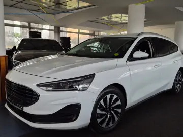 FORD Focus Titanium ACC Matrix Navi RFK SHZ Spur Tot