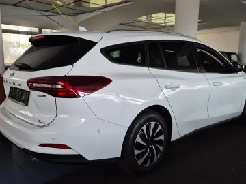 FORD Focus Titanium ACC Matrix Navi RFK SHZ Spur Tot