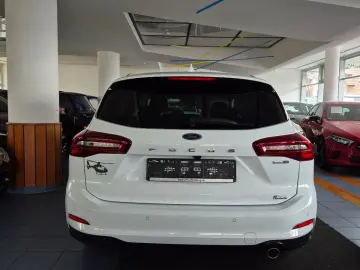 FORD Focus Titanium ACC Matrix Navi RFK SHZ Spur Tot