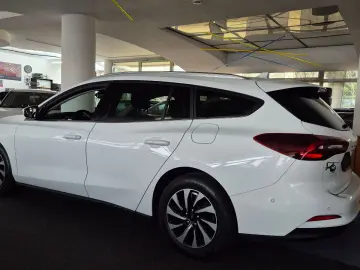 FORD Focus Titanium ACC Matrix Navi RFK SHZ Spur Tot