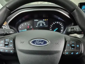 FORD Focus Titanium ACC Matrix Navi RFK SHZ Spur Tot