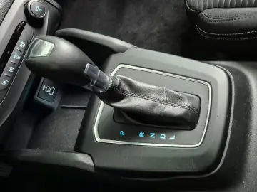 FORD Focus Titanium ACC Matrix Navi RFK SHZ Spur Tot