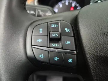 FORD Focus Titanium ACC Matrix Navi RFK SHZ Spur Tot