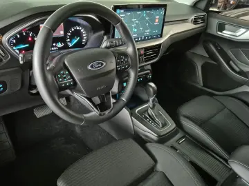 FORD Focus Titanium ACC Matrix Navi RFK SHZ Spur Tot