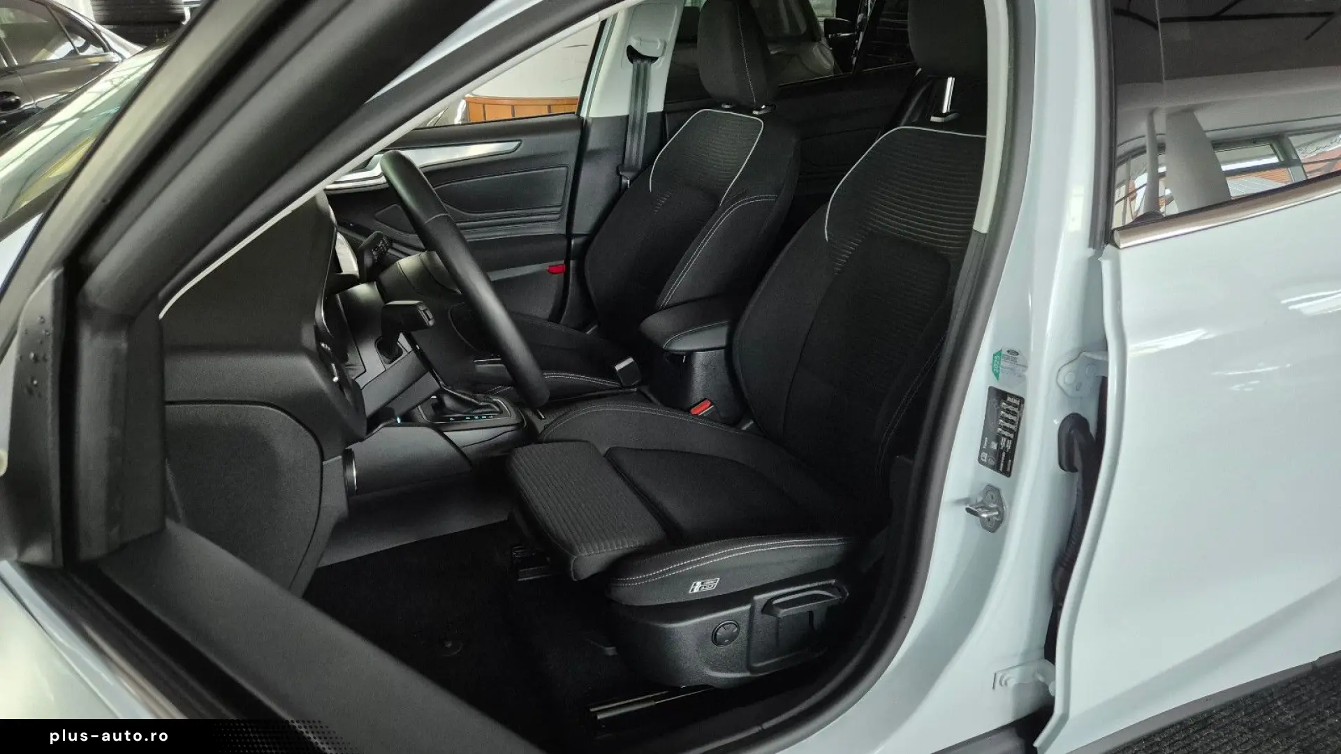 FORD Focus Titanium ACC Matrix Navi RFK SHZ Spur Tot