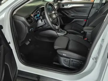 FORD Focus Titanium ACC Matrix Navi RFK SHZ Spur Tot