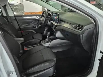 FORD Focus Titanium ACC Matrix Navi RFK SHZ Spur Tot