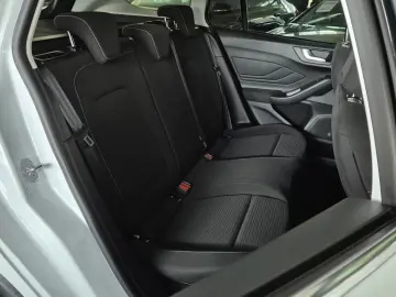 FORD Focus Titanium ACC Matrix Navi RFK SHZ Spur Tot