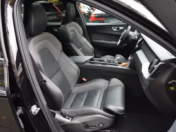 VOLVO XC60 T6 AWD Plus Black Edition