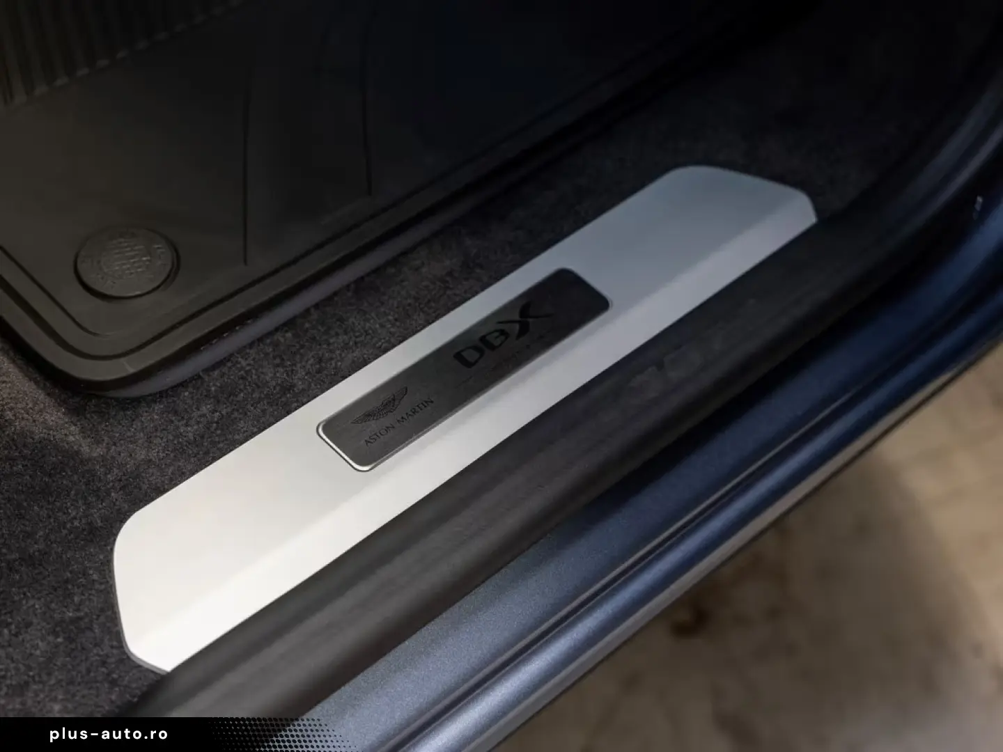 Aston Martin DBX