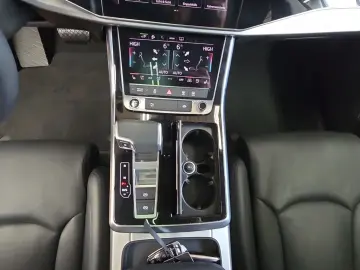 AUDI Q8 55 TFSIe Quattro