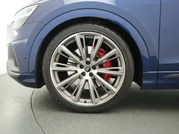 AUDI Q8 55 e quattro S line