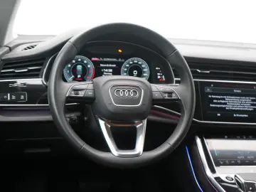 AUDI Q8 55 e quattro S line
