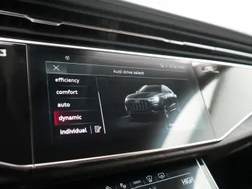 AUDI Q8 55 e quattro S line