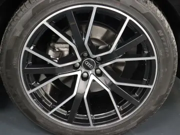 AUDI Q8 55 TFSI quattro S tronic