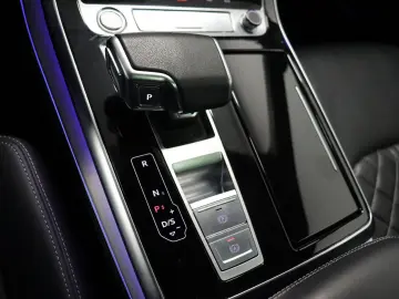 AUDI Q8 55 TFSI quattro S tronic