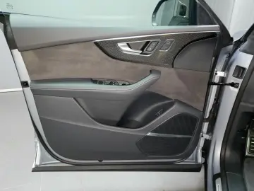 AUDI Q8 55TFSI competition plus S line