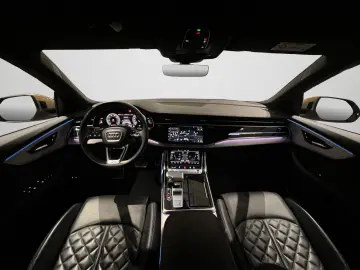 AUDI Q8 55 eTFSI Quattro