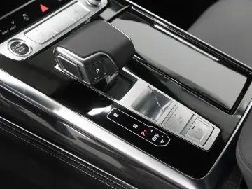 AUDI Q8 60 TFSIe Q 2x S LINE S-SITZE