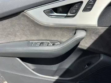 AUDI Q8 50 TDI quattro  S line