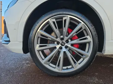 AUDI Q8 55 TFSI qu 340 PS AHK HD