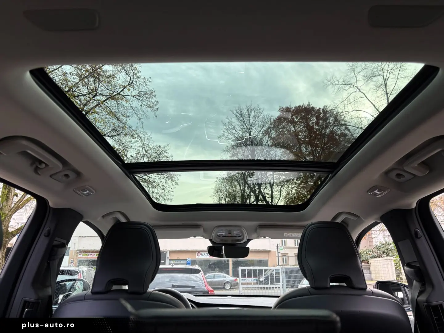 VOLVO XC90 T8 AWD Plus Dark 7 locuri