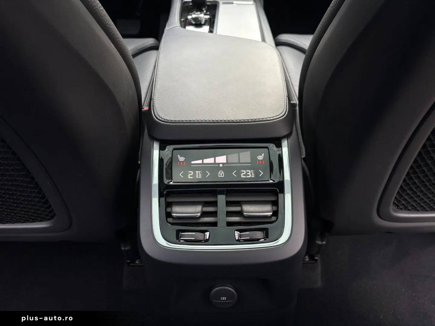 VOLVO XC90 T8 AWD Plus Dark 7 locuri