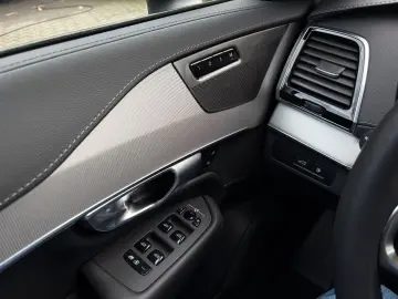 VOLVO XC90 T8 AWD Plus Dark 7 locuri