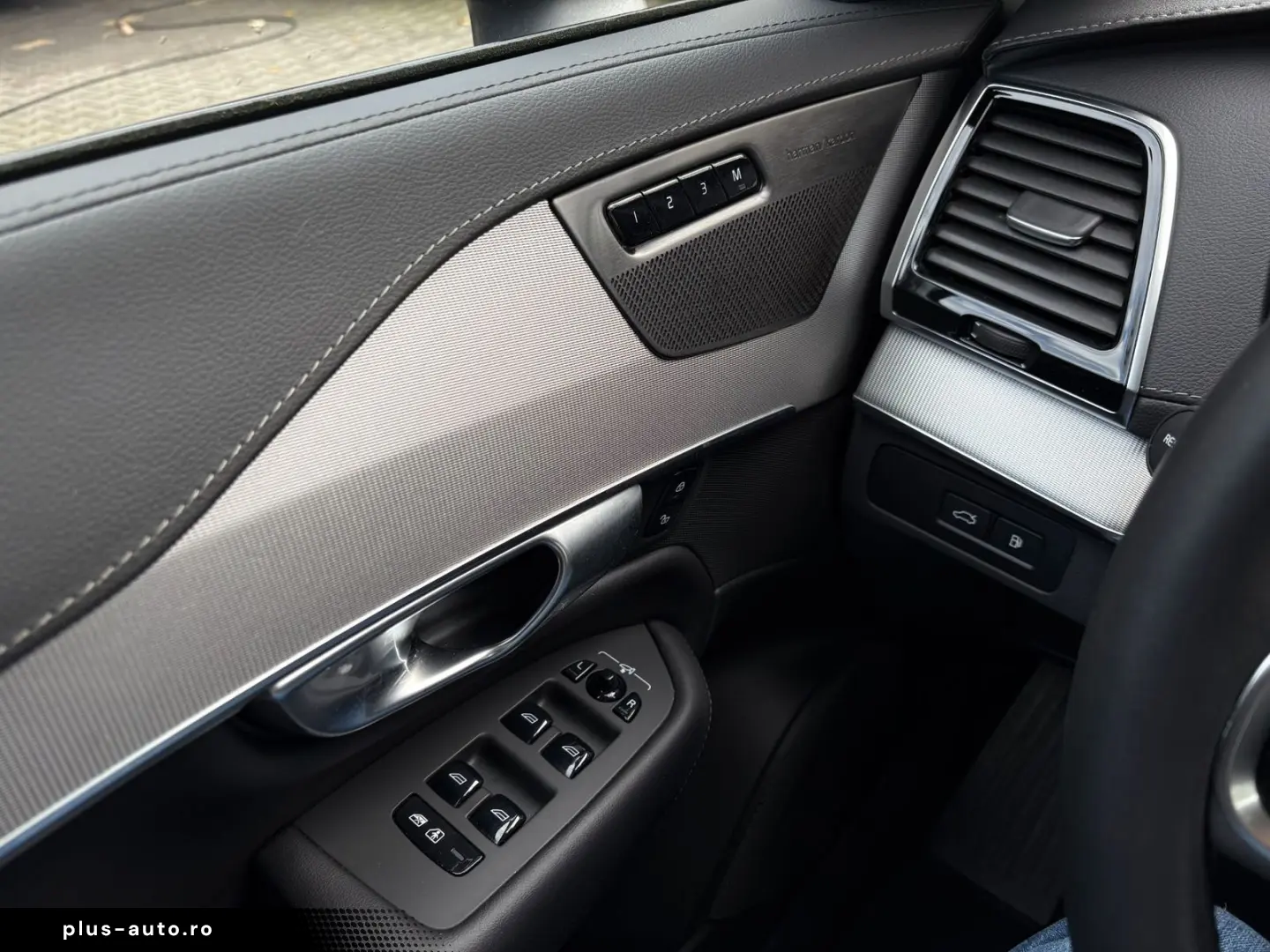 VOLVO XC90 T8 AWD Plus Dark 7 locuri