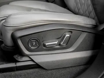 AUDI Q8 S line 50 TDI Ass  Laser 23