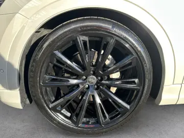 AUDI Q8 50 TDI QUATT MATRIX PANO AHK RAUTE LUFT 360