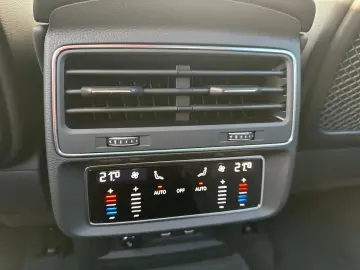 AUDI Q8 50 TDI QUATT MATRIX PANO AHK RAUTE LUFT 360