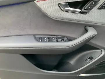 AUDI Q8 50 TDI QUATT S LINE MATRIX RAUTE AHK PANO B&O