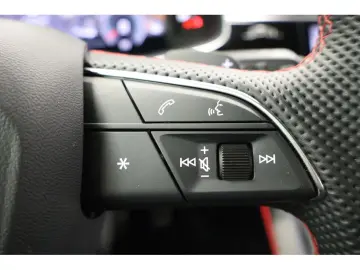 AUDI Q8 50 TDI quattro S line Navi Matrix HUD
