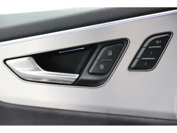 AUDI Q8 50 TDI quattro S line Navi Matrix HUD