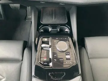 BMW 520 i Limousine Sportpaket Navi Leder Digitales