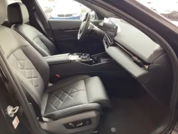 BMW 520 i Limousine Sportpaket Navi Leder Digitales