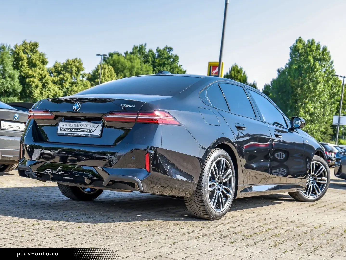 BMW 520i Limousine M Sport AHK Pano Standheiz. DA  H