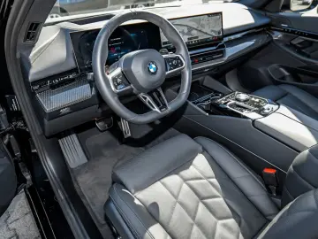 BMW 520i Limousine M Sport AHK Pano Standheiz. DA  H